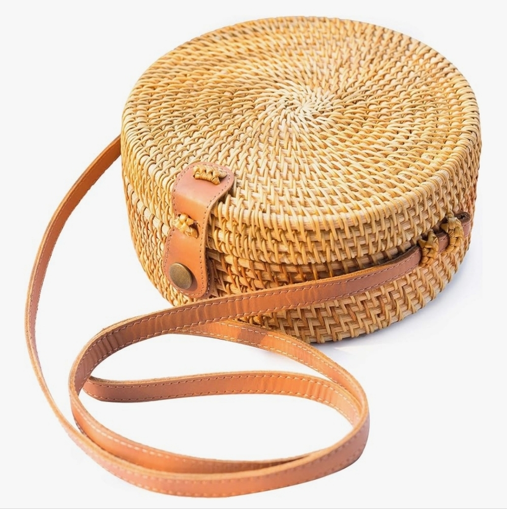 NWOT Round Straw Shoulder Bag